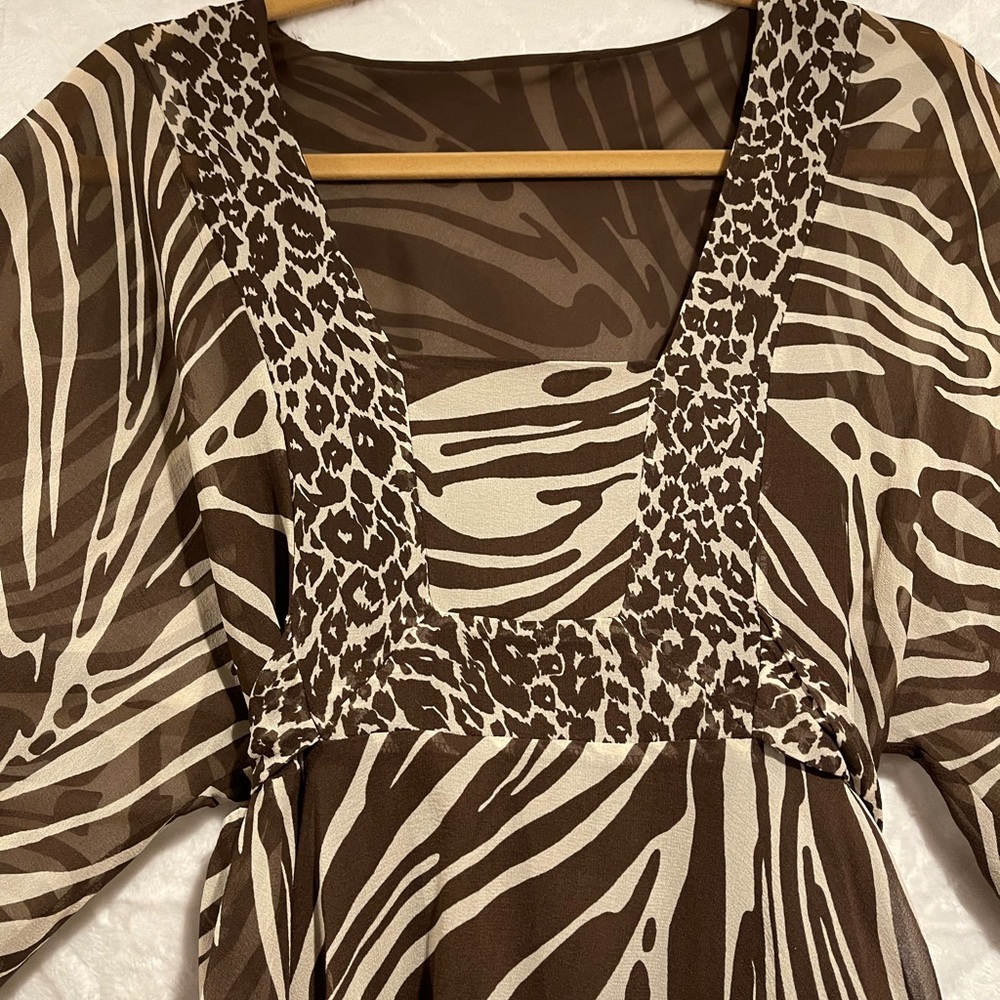 Beautiful Tiger Top - Picture 2 of 7